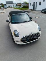 MINI Mini One Cabrio One Unfallschaden repariet - weiße MINI One Cabrio