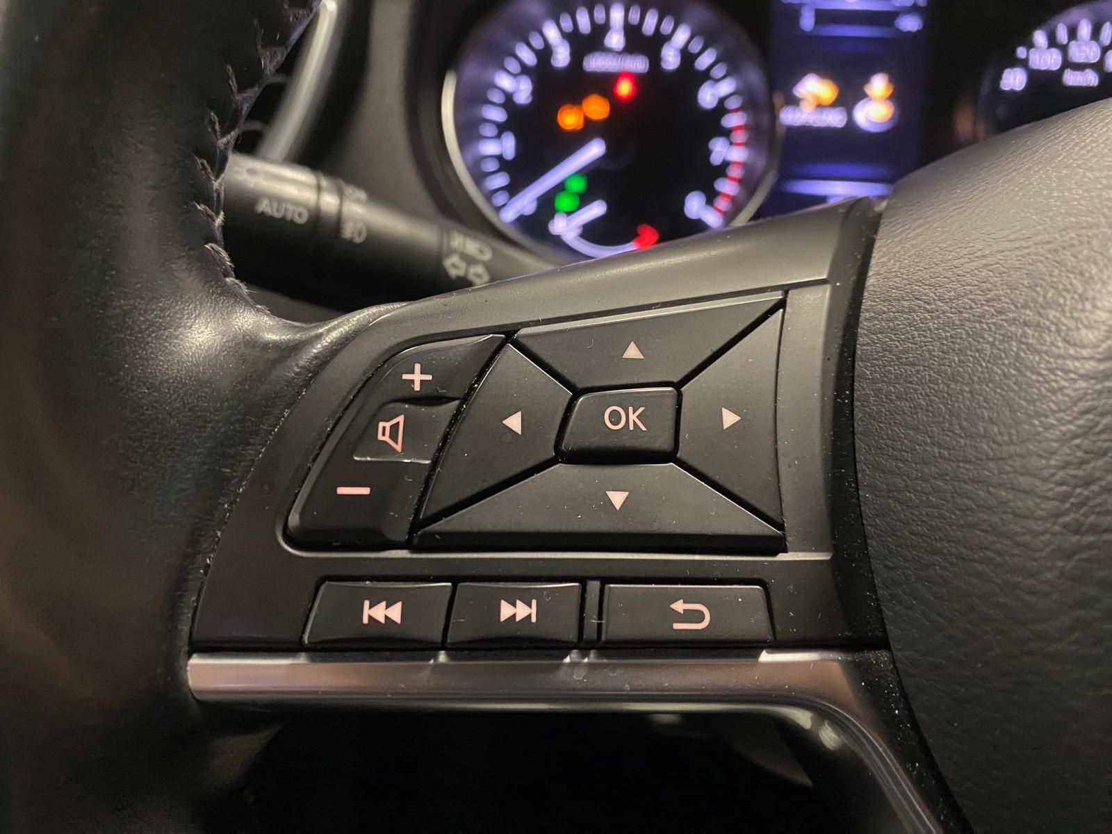 Fahrzeugabbildung Nissan Qashqai 1.2 ACENTA PANORAMA+360°KAMERA+NAVI+18"