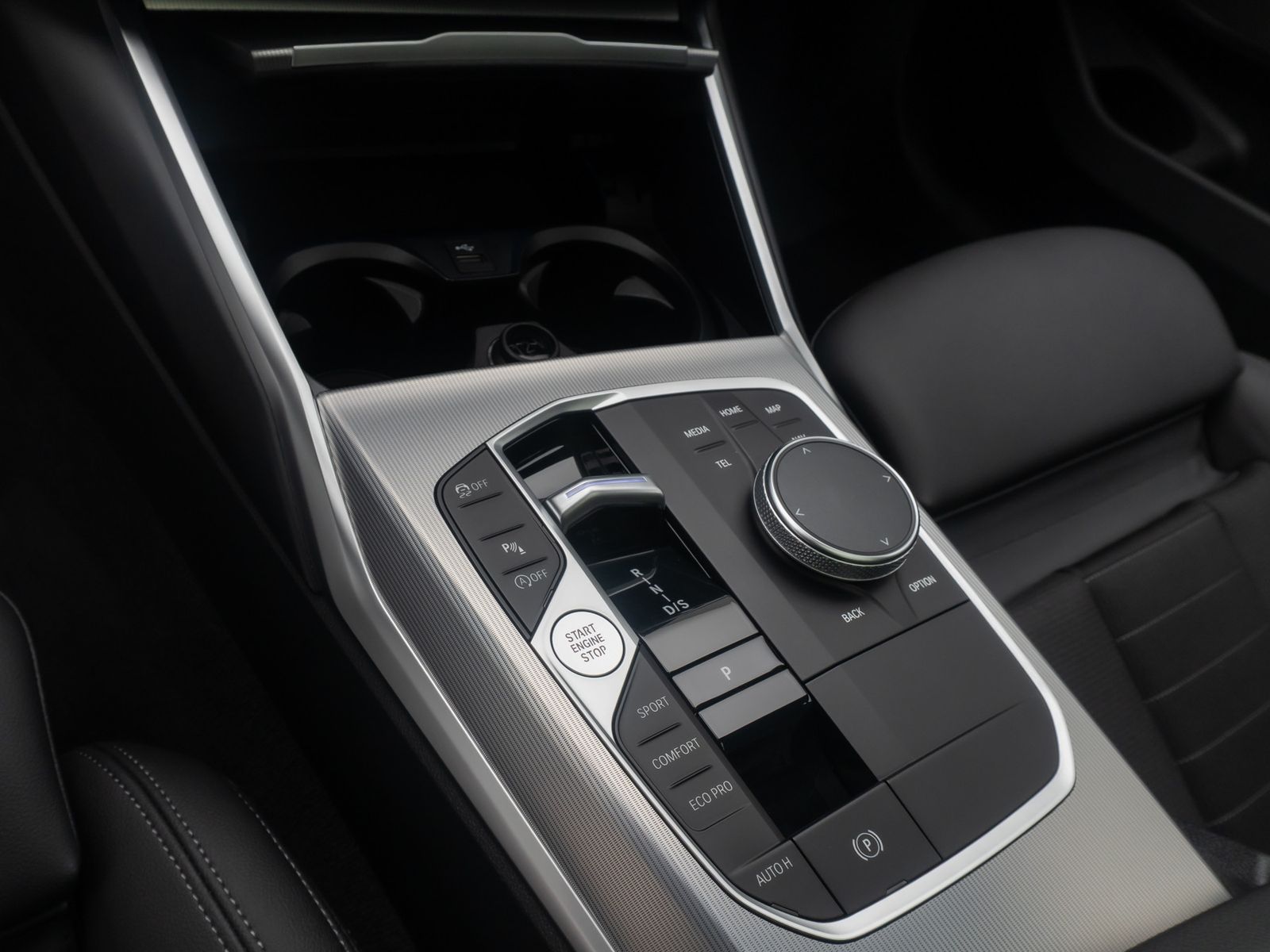 Fahrzeugabbildung BMW 330i Panoram Kamera HUD DAB H/K Komfort Alarm