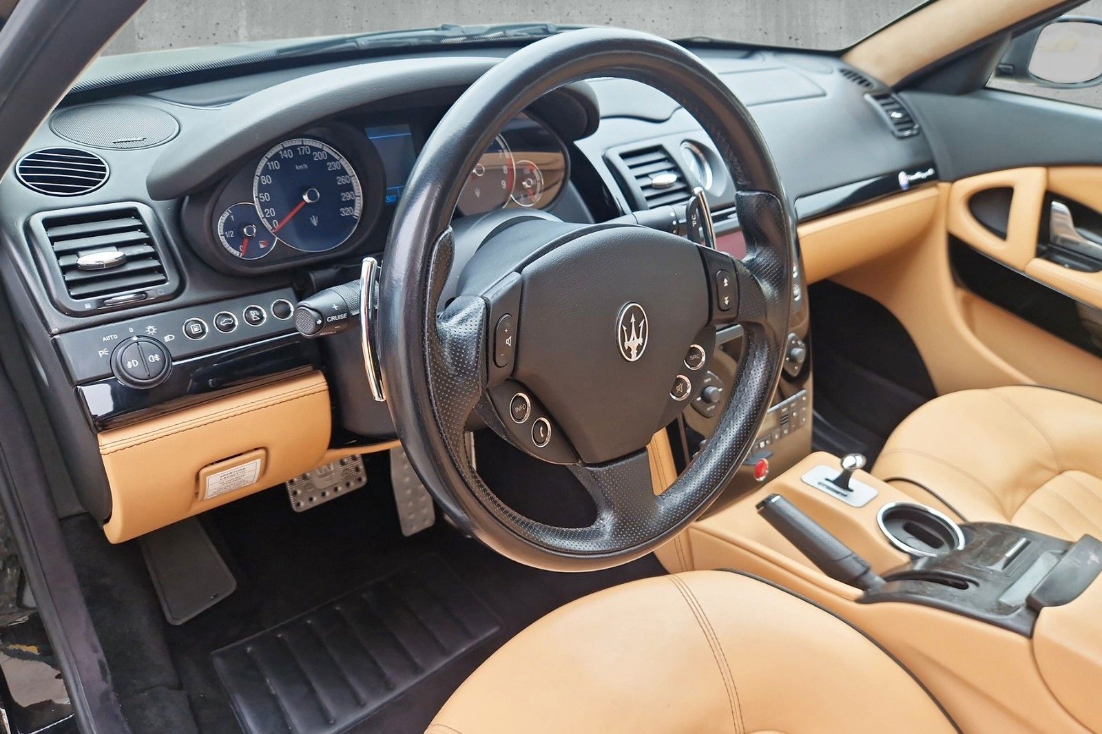 Fahrzeugabbildung Maserati Quattroporte *Scuderati XL*571 PS*Schiebdach*