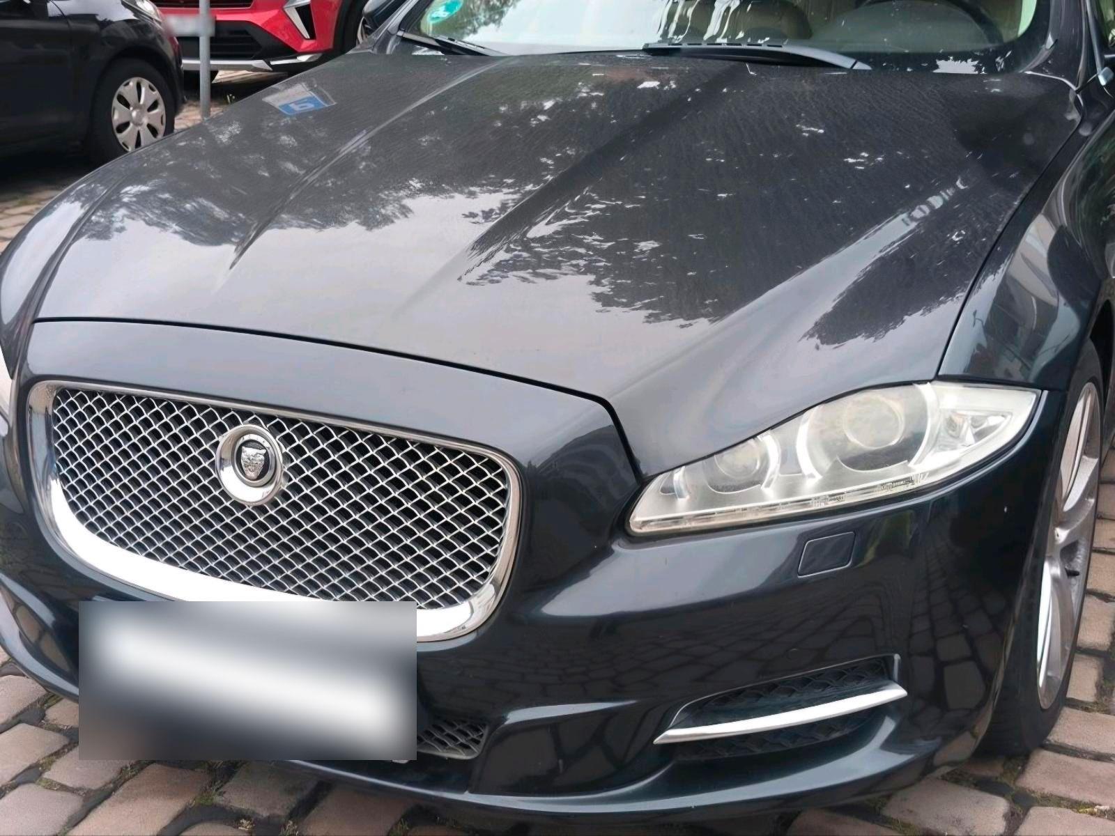 Jaguar XJ