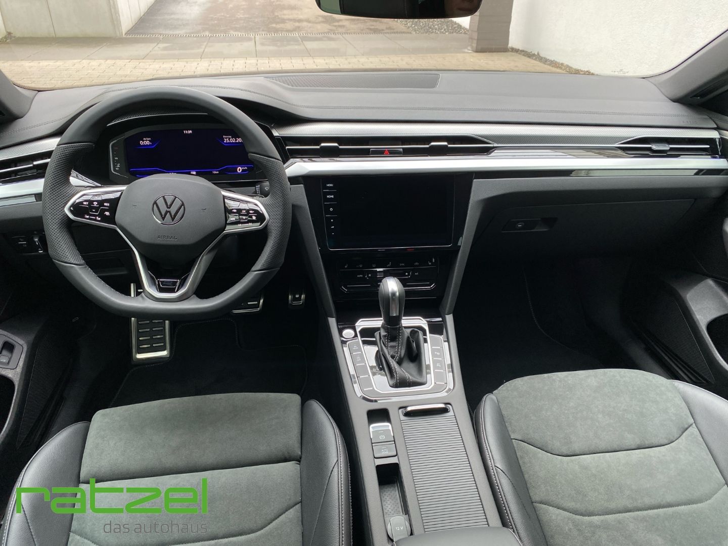 Fahrzeugabbildung Volkswagen Arteon SB R-Line 2.0 TSI DSG DCC+AHK+Harman+PDC