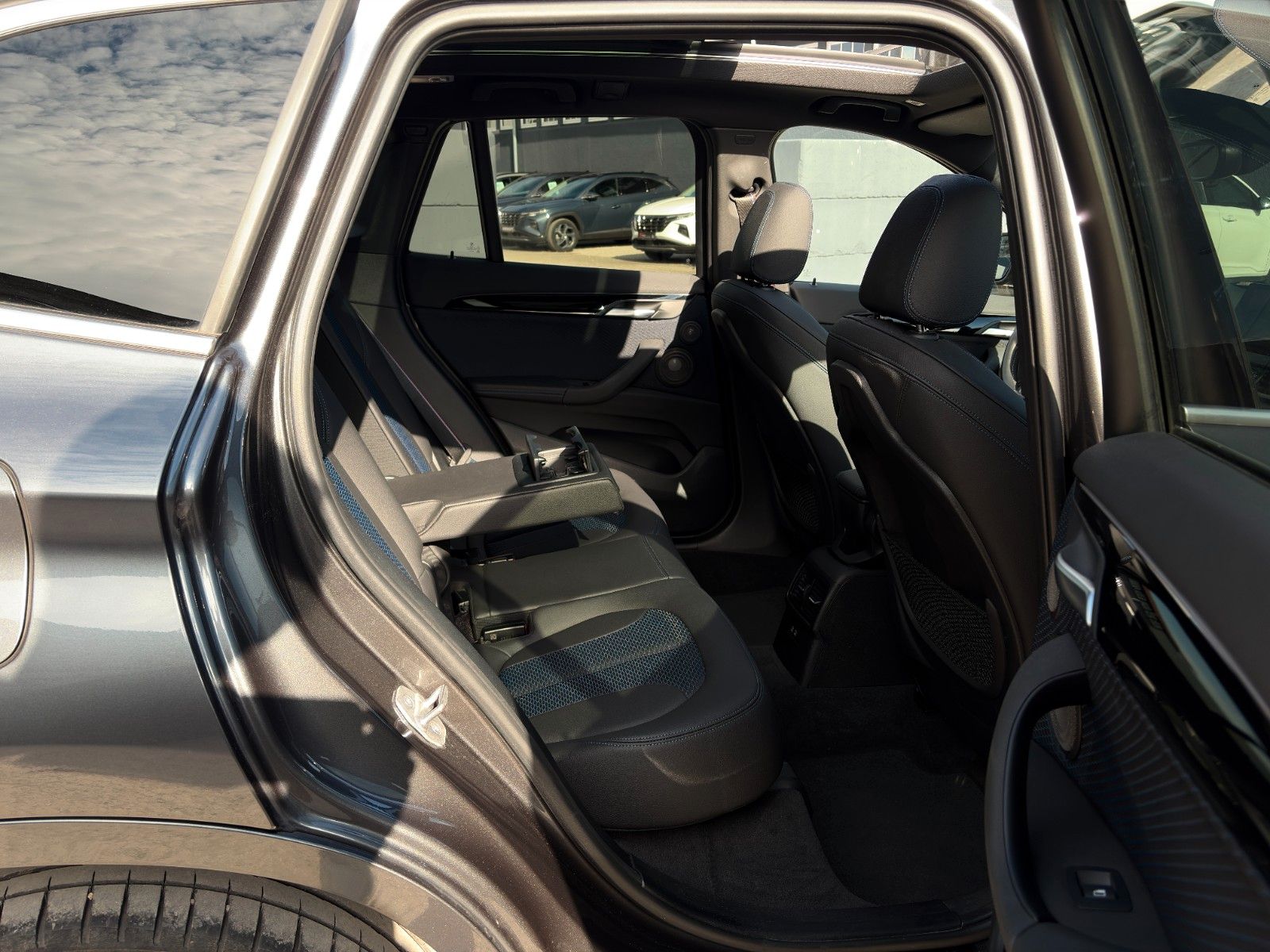 Fahrzeugabbildung BMW X1 xDr. 25d M Sport 2Z-Klima Pano H&K CAM CarPl.