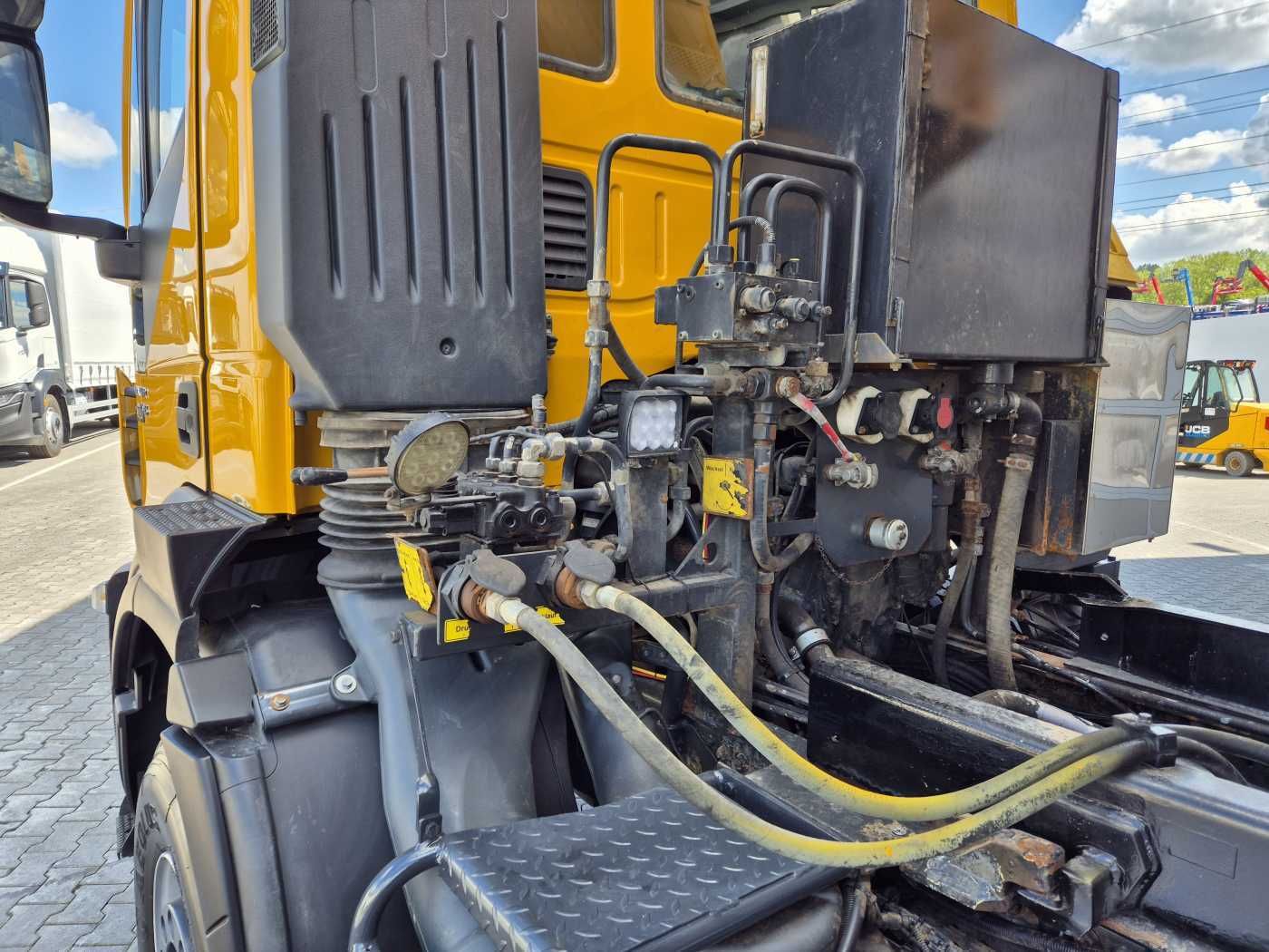 Fahrzeugabbildung Iveco Trakker AD380T50 6x4 Kipper/SZM Wechselsystem