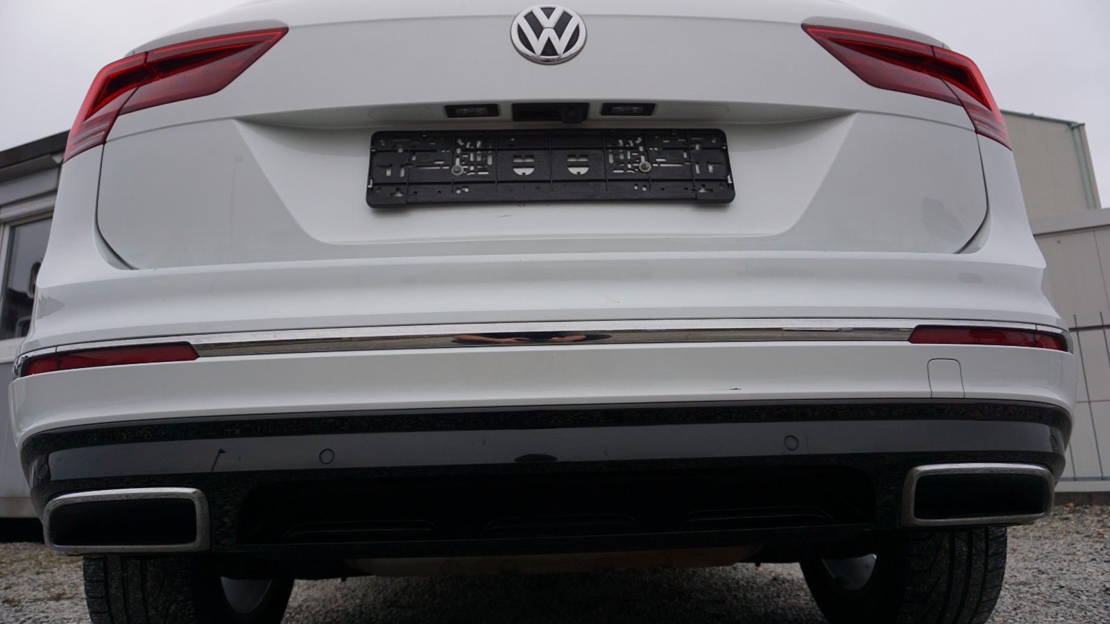 Fahrzeugabbildung Volkswagen Tiguan Highline 4M R-Line Panorama,Navi,LED,AHK