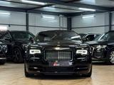Rolls-Royce Wraith BLACK BADGE*CRBN*STERN*HUD*SBLF*ELEKT TÜR - scheckheftgepflegte Rolls-Royce Wraith