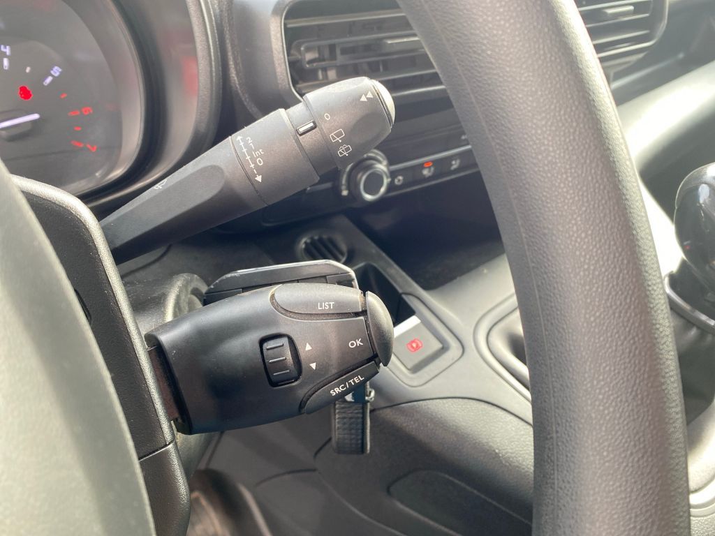 Fahrzeugabbildung Citroën Berlingo 1.5 Diesel 100 M S&S Club *AZV*Sitzh*PD