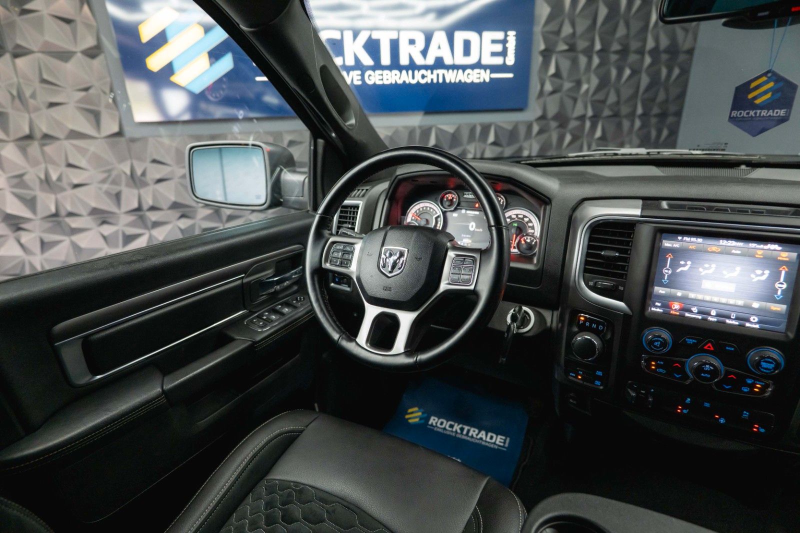 Fahrzeugabbildung Dodge RAM 5.7 V8 HEMI 4x4 OFFROAD Night-Paket *LED*