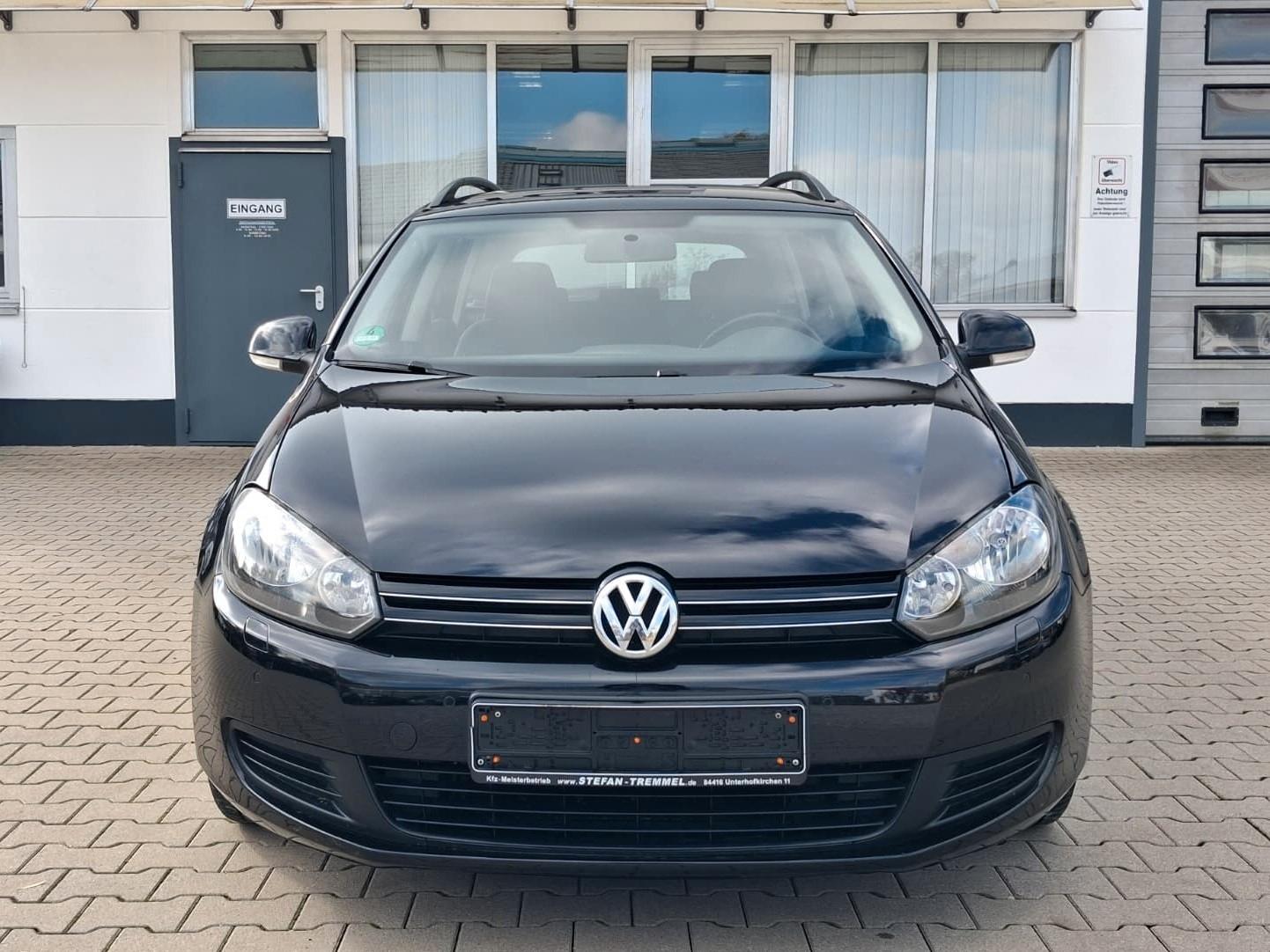 Volkswagen Golf 2011 — rear view