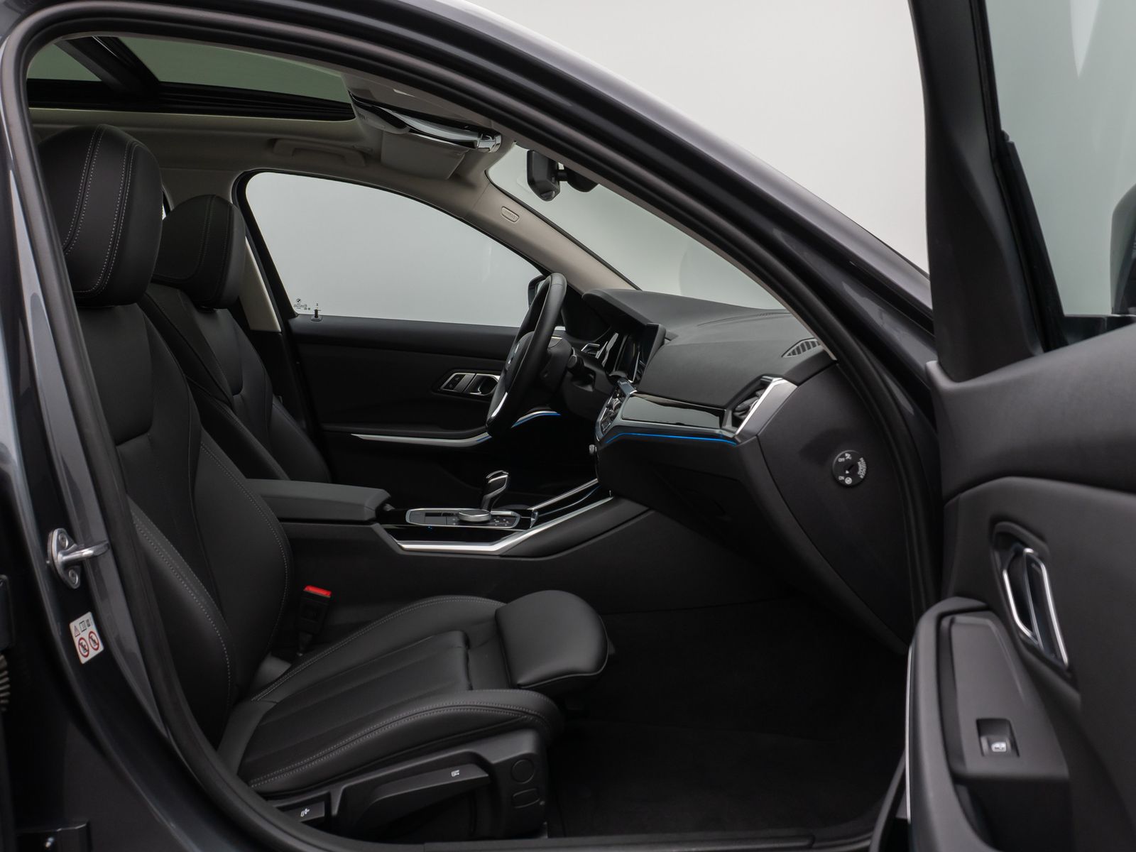 Fahrzeugabbildung BMW 320e Sport Line Panorama DAB CockPitPr PDC Alarm