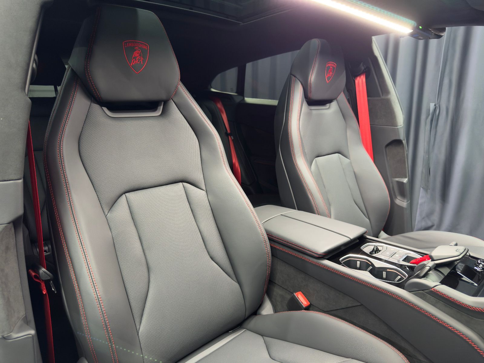 Fahrzeugabbildung Lamborghini URUS SE|BANG/OLUFSEN|PANO|MY25|BLANCO COC