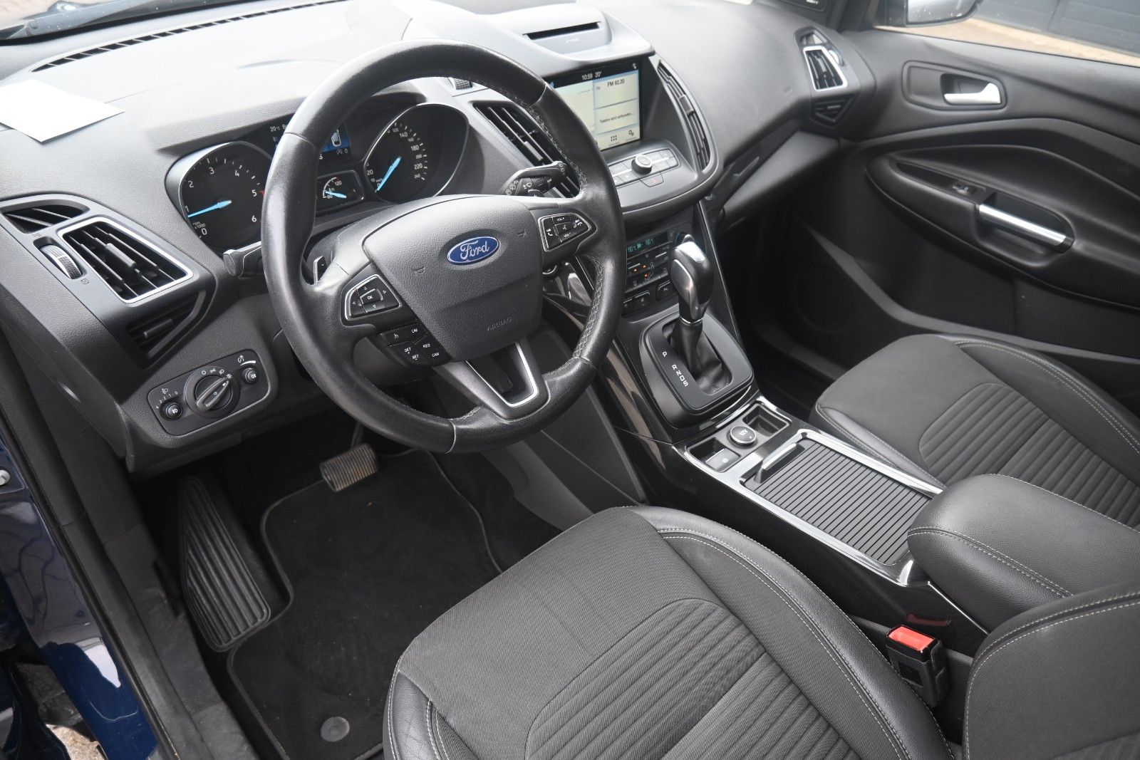 Fahrzeugabbildung Ford Kuga  2.0 TDCi Autom. 4x4 Titanium*FSHZG*RFK*AHK
