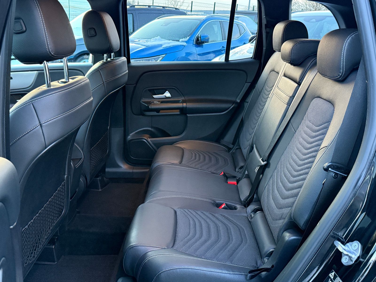 Fahrzeugabbildung Mercedes-Benz GLB 220d 4Matic Aut AHK DAB Navi Memory SHZ PDC