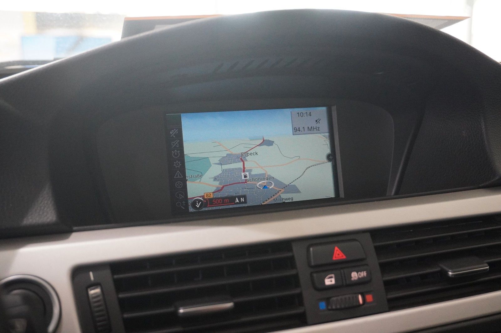 Fahrzeugabbildung BMW 320i TOURING NAVI/BI-XENON/SHZ/PDC/PANO./SH/TEMP