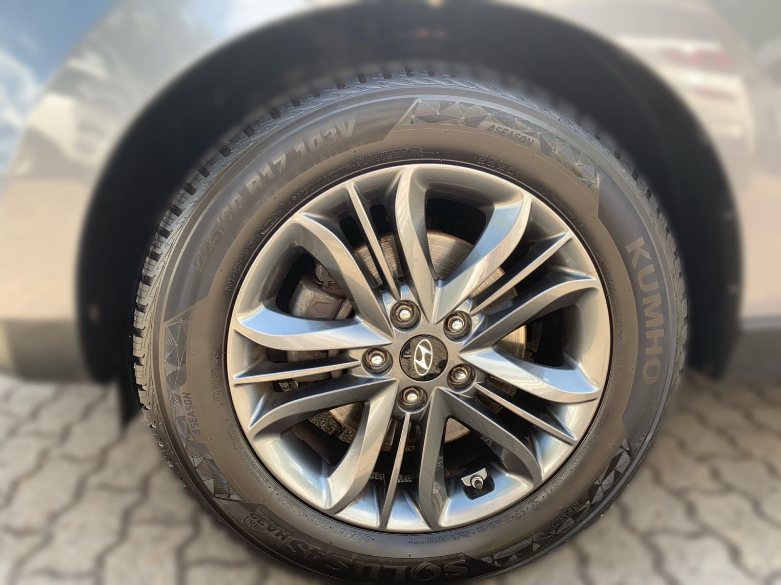 Fahrzeugabbildung Hyundai ix35 1.6 GDI 8-Fach Bereift Teilleder EXPORT
