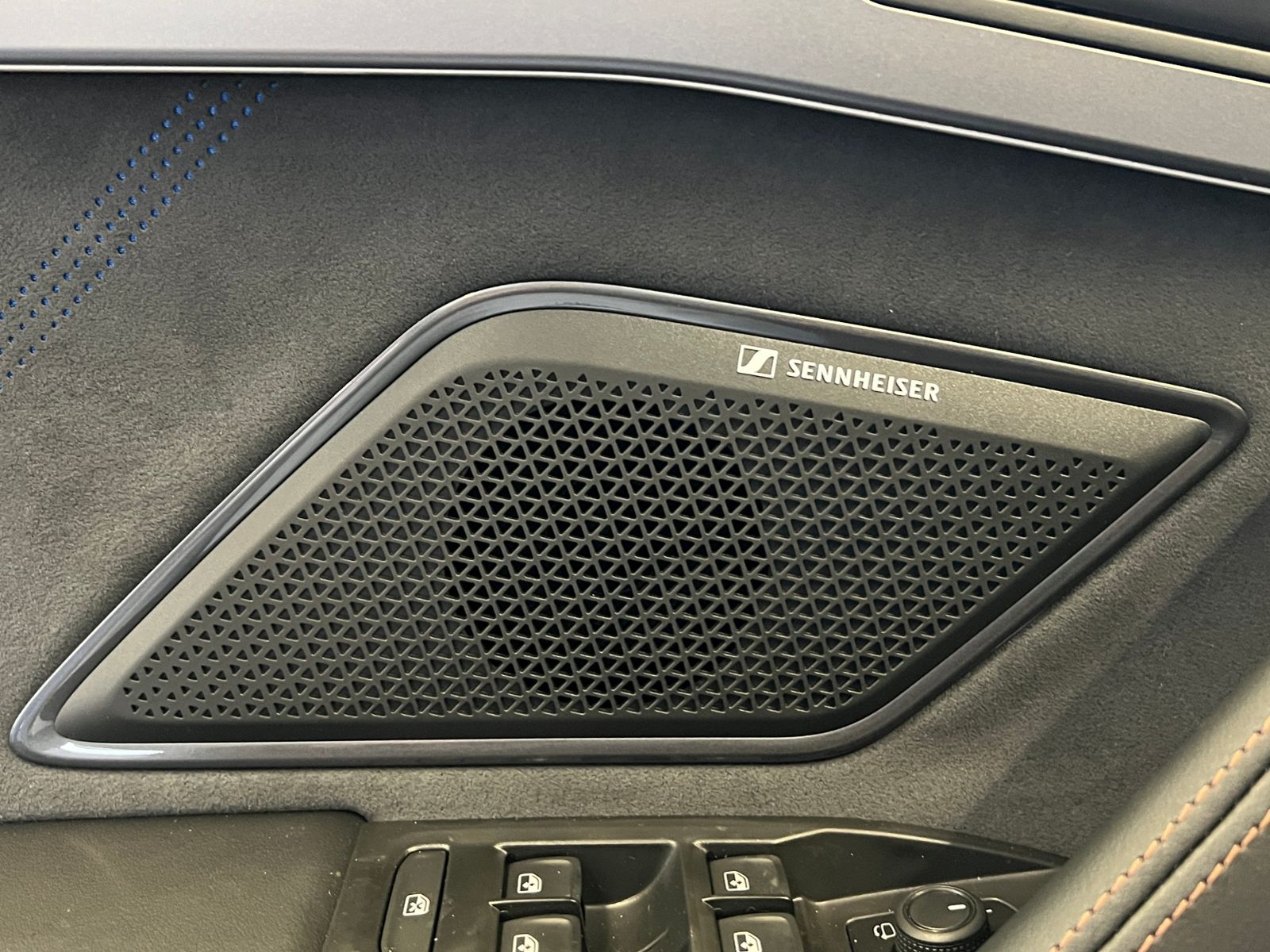 Fahrzeugabbildung CUPRA Formentor VZ 2.0 TSI DSG 4Drive *AHK, LED-Matrix