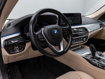 Fahrzeugabbildung BMW 530e xD Kamera Laser HUD DAB HiFi AHK ACC Komfor