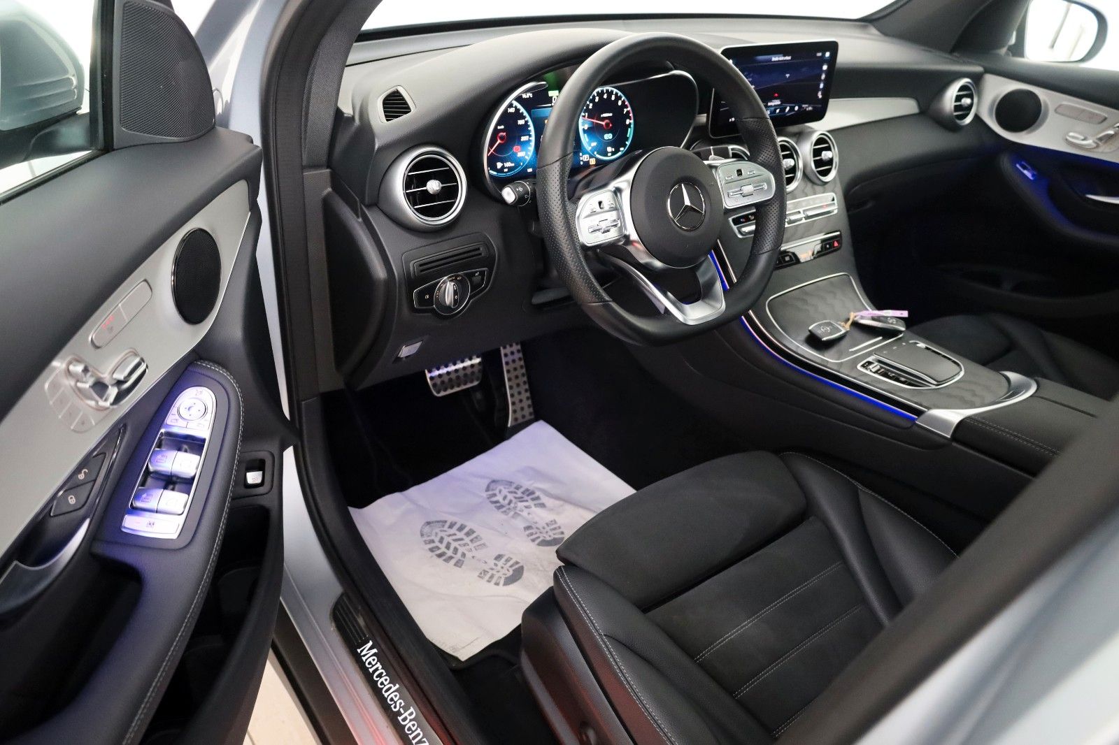 Fahrzeugabbildung Mercedes-Benz GLC 300 e 4M,AMG-line, Navi,LED,360Kam,Pano,AHK