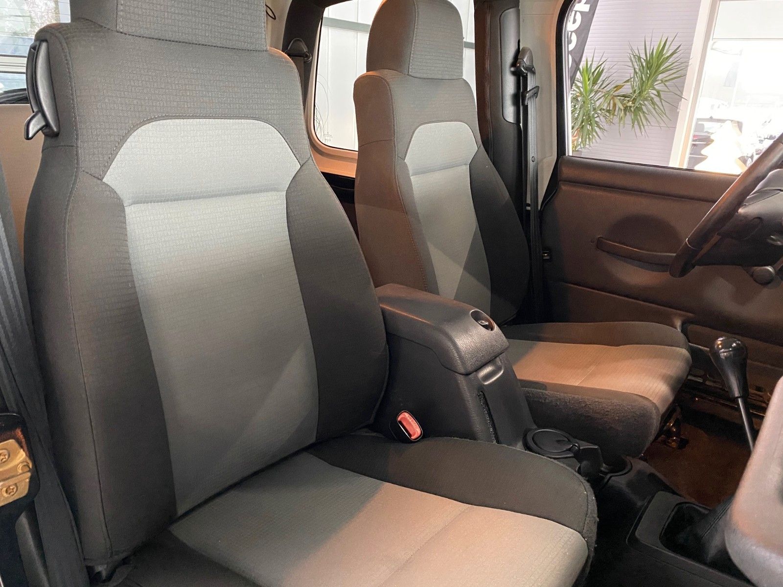 Fahrzeugabbildung Jeep Wrangler 4.0 Sport BFGoodrich T/A 265/70R16 TOP