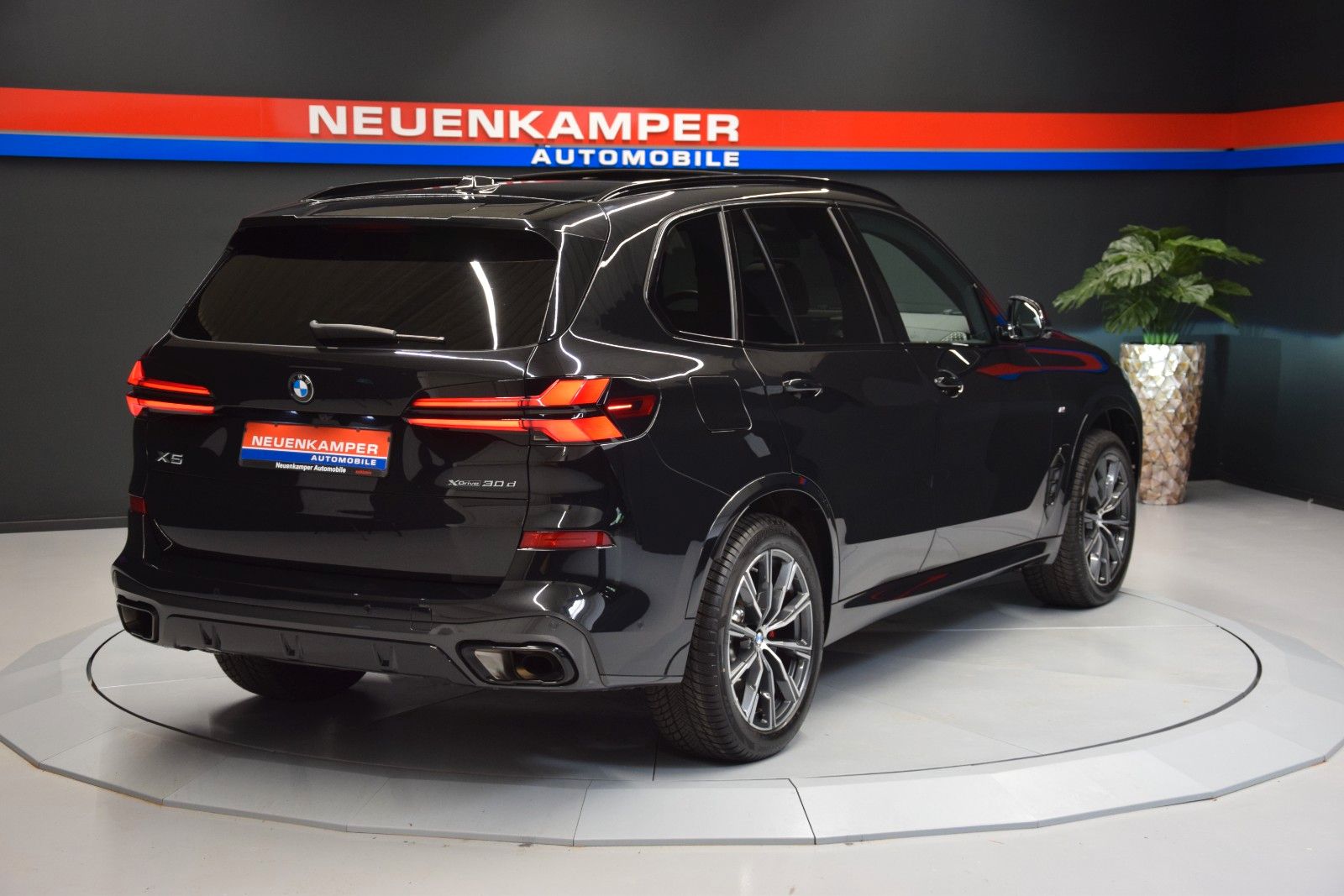 Fahrzeugabbildung BMW X5 30 d xDrive M Sport Pano Sitzbelüft. AHK HuD