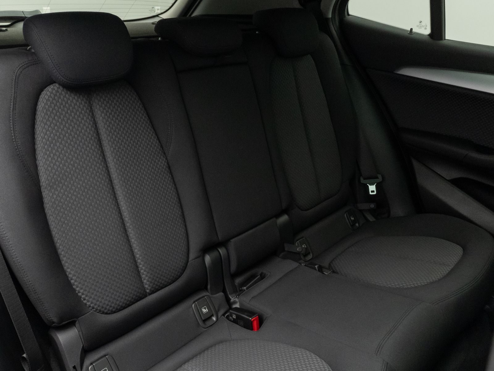 Fahrzeugabbildung BMW X2 sD20d Panorama NaviPlus HUD DAB HiFi Alarm