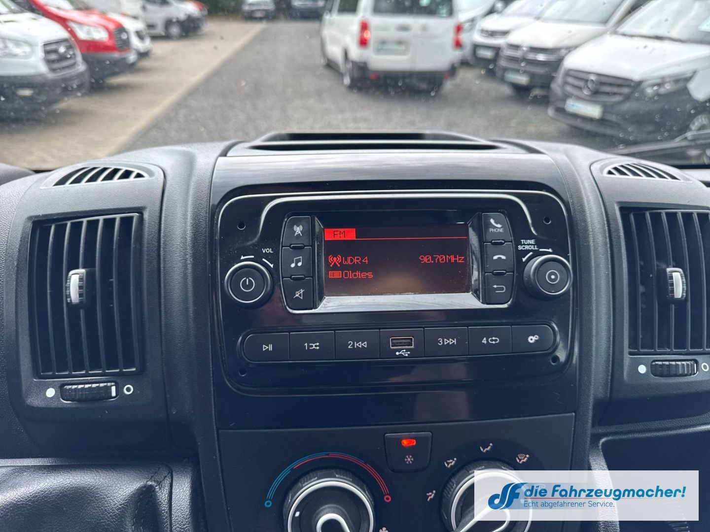Fahrzeugabbildung Citroën Jumper Pritsche Doppelkabine DAB Spurhalteass. N