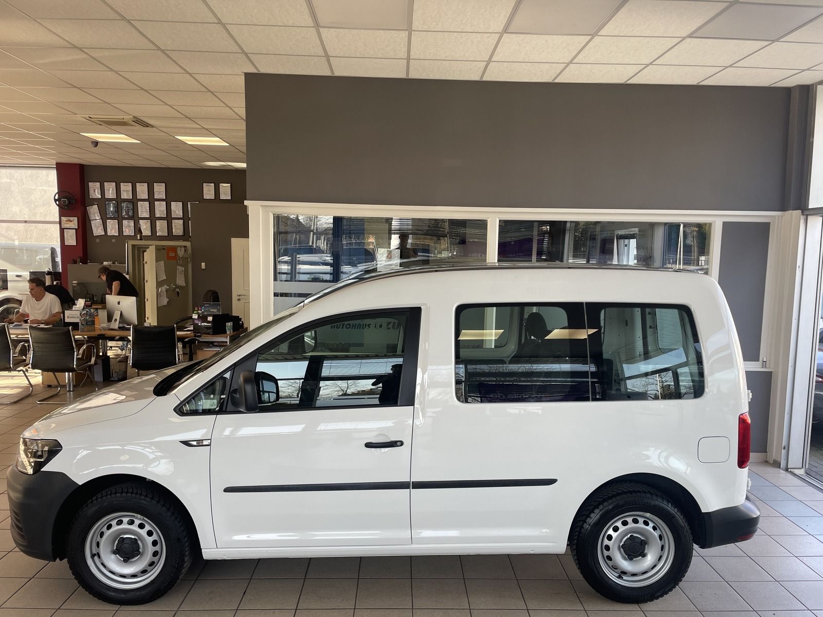 VW Caddy 1. Hand Klima AHK Tempomat 2 Heckflügeltür