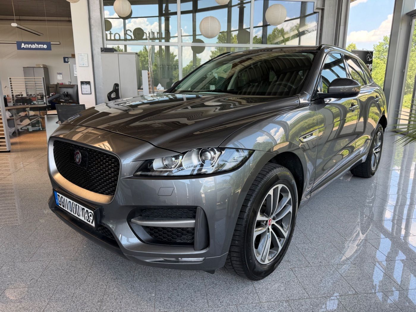 JAGUAR F-Pace