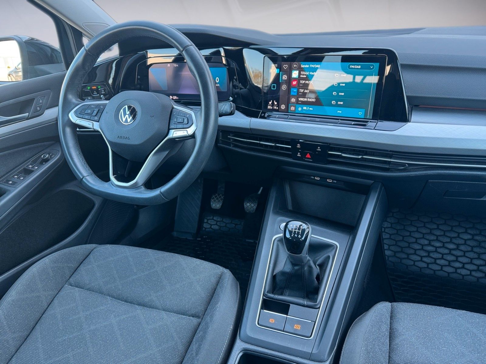 Fahrzeugabbildung Volkswagen Golf VIII Lim. Life 1.0 TSI