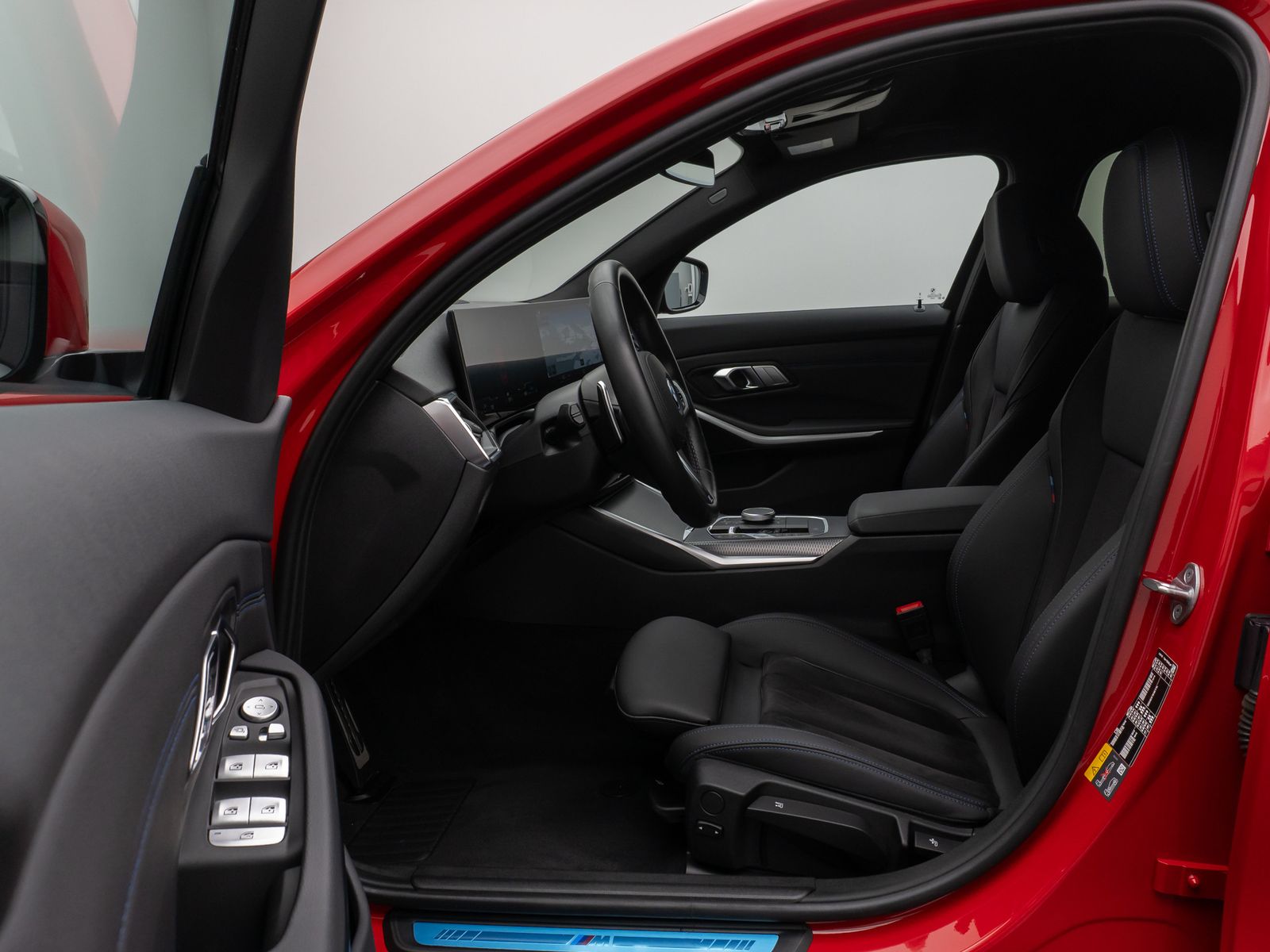 Fahrzeugabbildung BMW 330e M Sport HUD DAB PDC Geschwindigkeitsreg