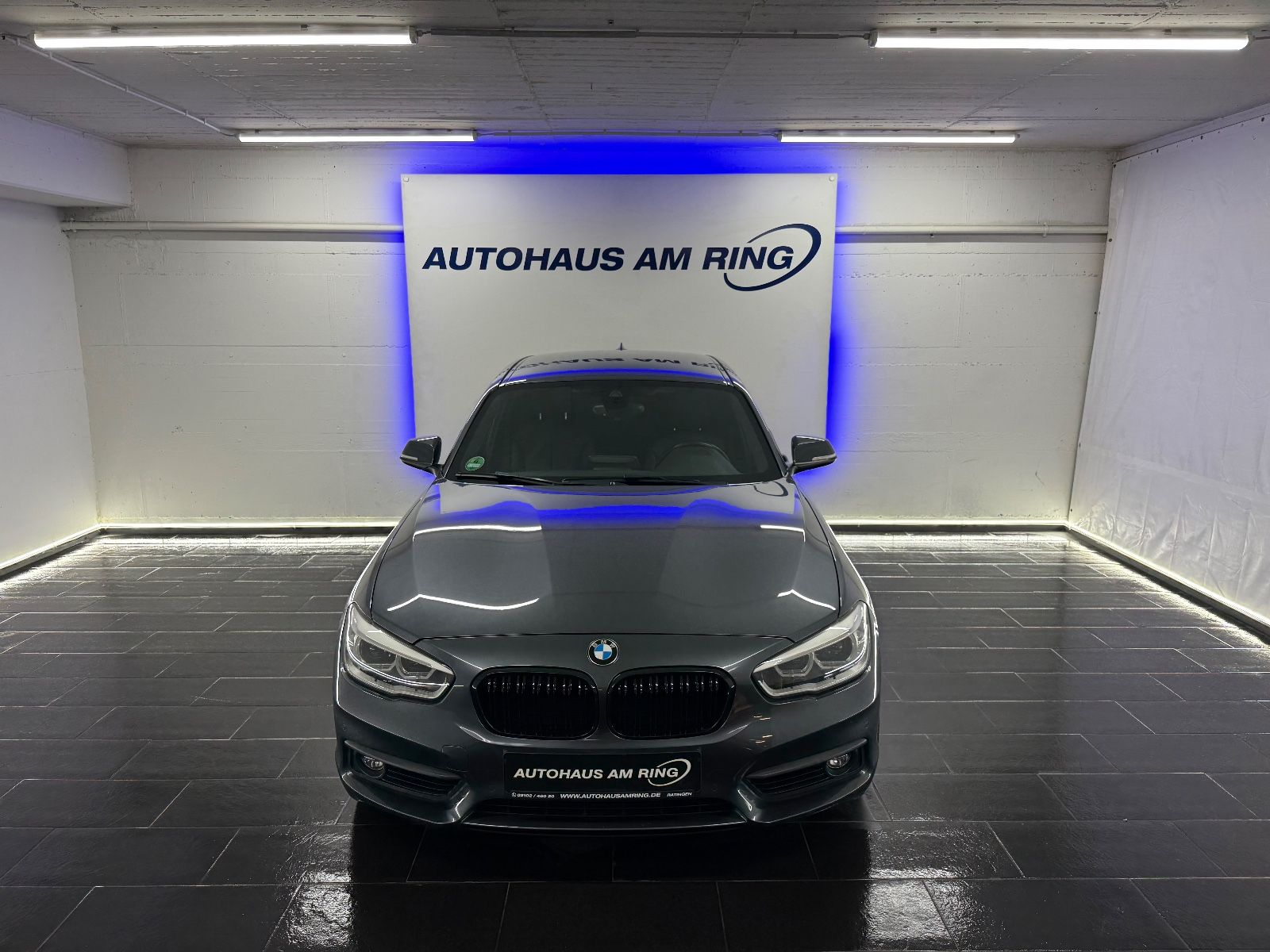 BMW 120i Lim Aut LEDER LED 2xPDC NAVI TEMPO SZHZ KEY