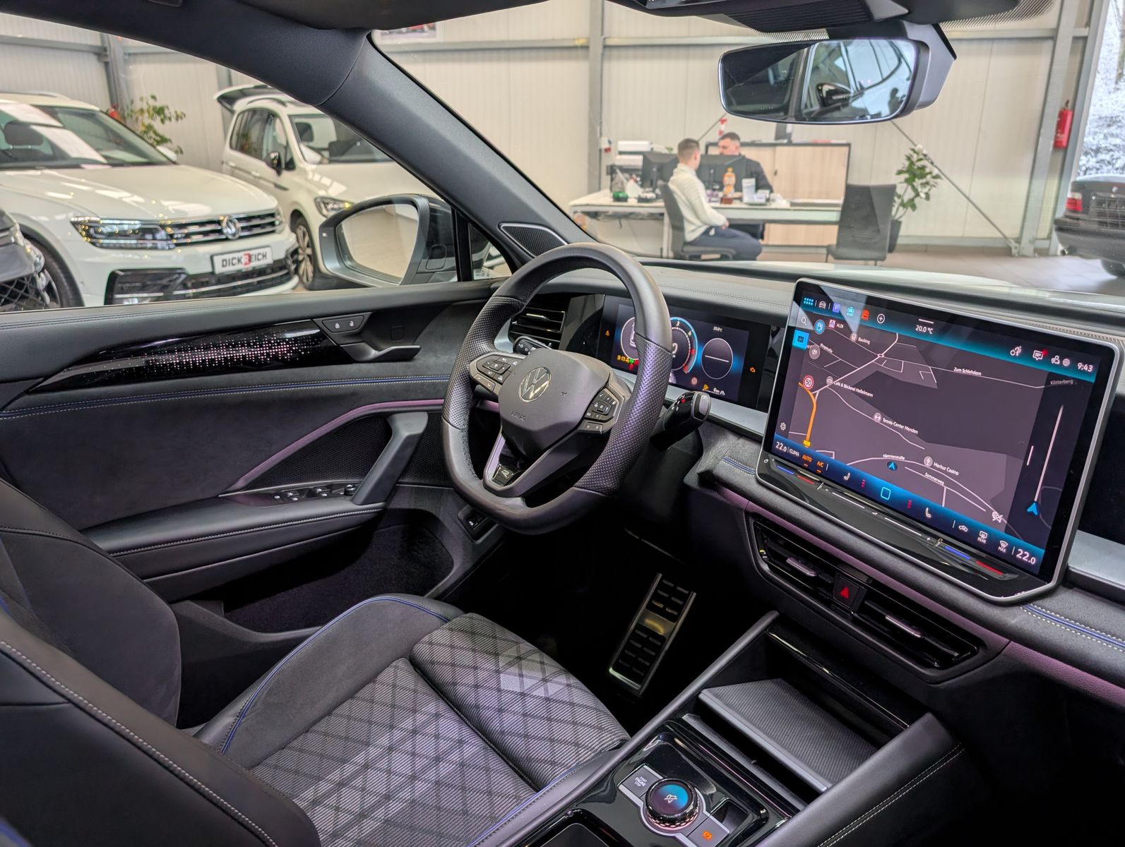 Fahrzeugabbildung Volkswagen Tayron 2.0TDI 4M R-Line Launch Pano Black AHK 20