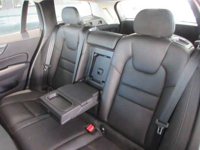 Fahrzeugabbildung Volvo V60 Momentum D3 NAVI/LED/LEDER/SHZ/LHZ/PDC+CAM
