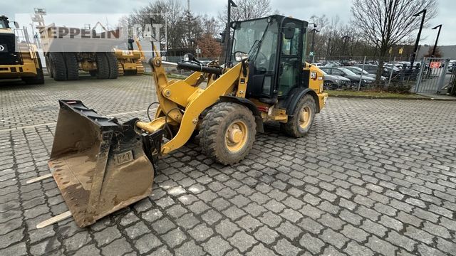 CAT 906M