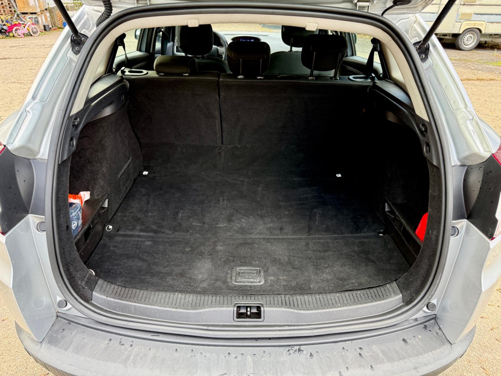 Renault Megane 2012 — photo 20