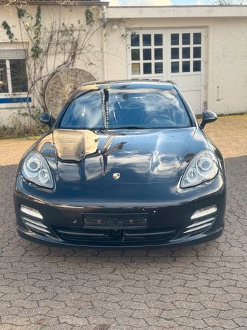 Porsche Panamera 4S mit zwei Jahre TÜV