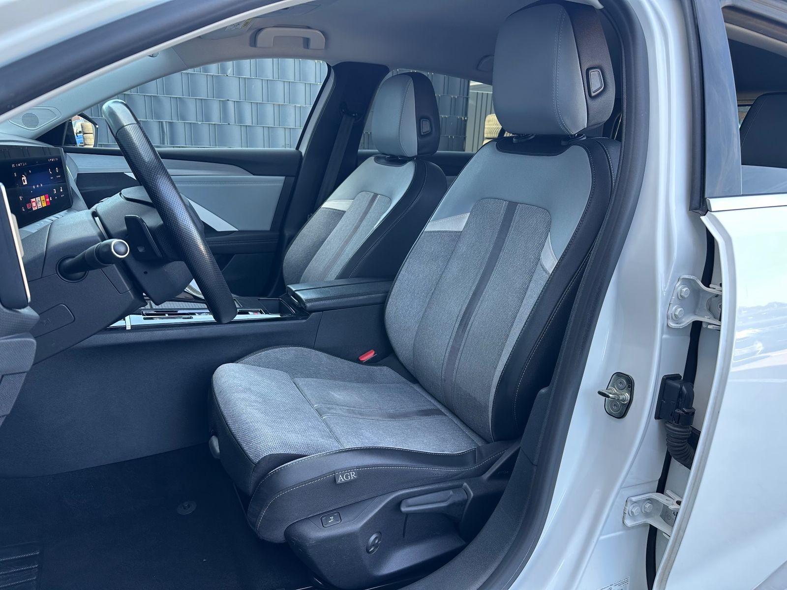 Fahrzeugabbildung Opel Astra 1.5 D Aut. Business Elegance NAV+LED