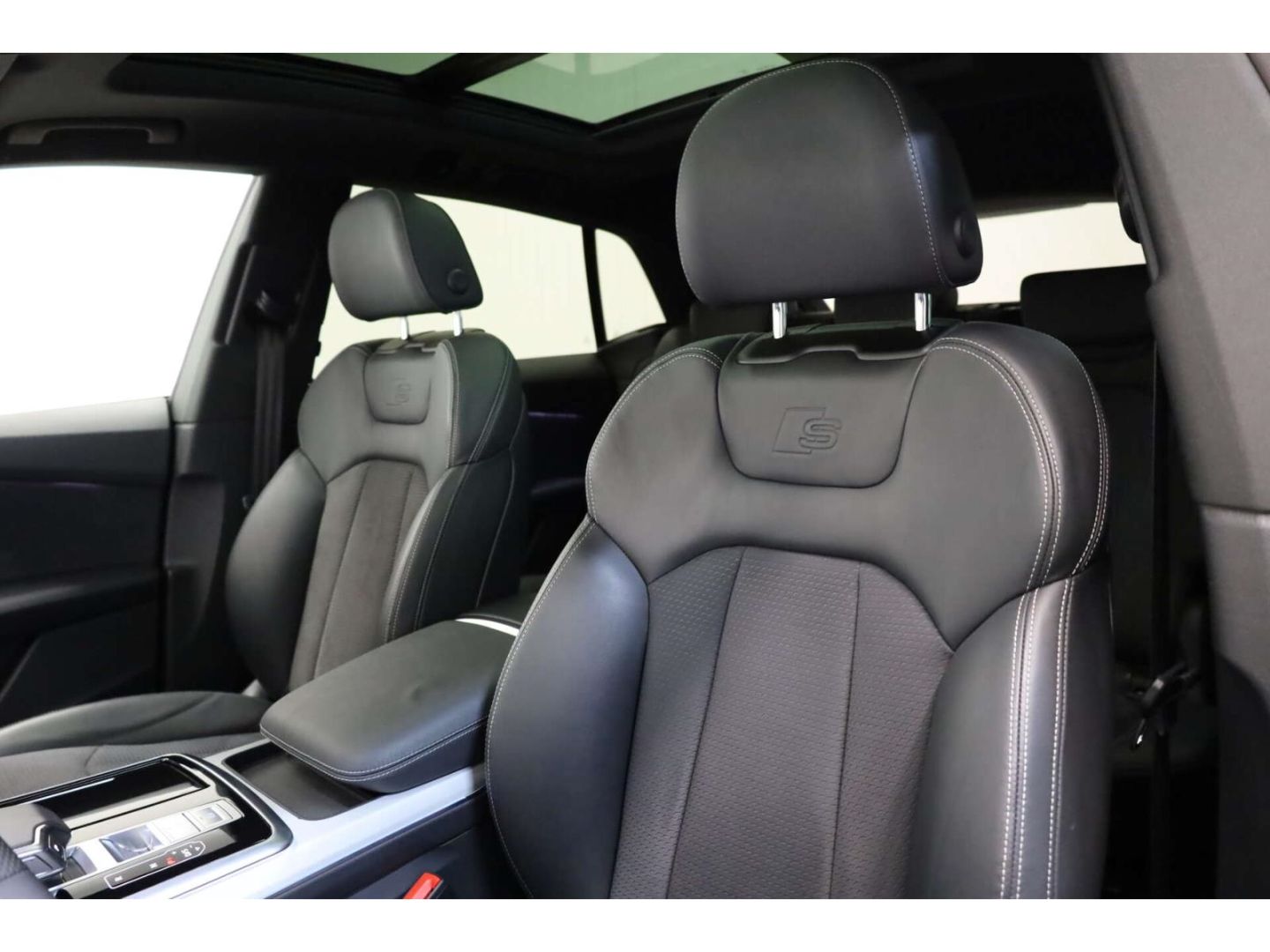Audi Q8 55 TFSI e quattro S line foto 10