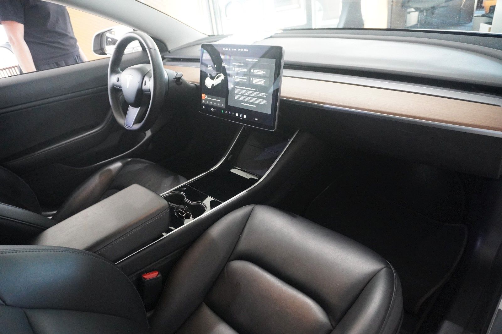 Fahrzeugabbildung Tesla Model 3 LONGRANGE DUAL-MOTOR NAVI/KAMERA/SH/PANO