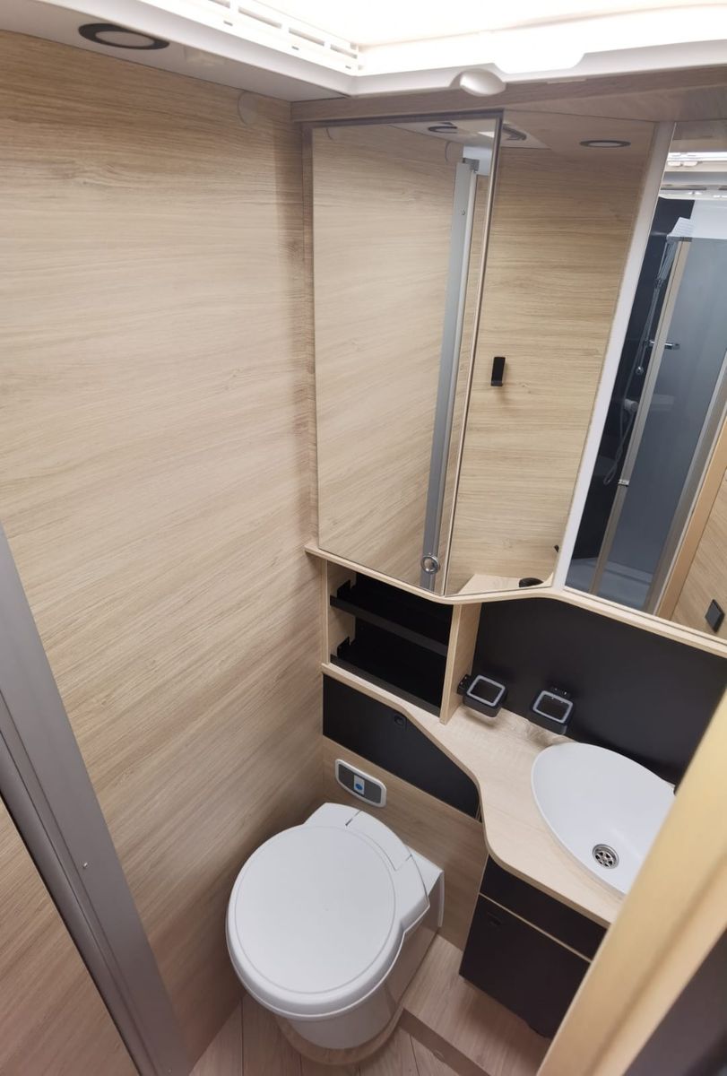 Fahrzeugabbildung Challenger 318 Graphite Edition o. Hubbett Frühlingsaktion
