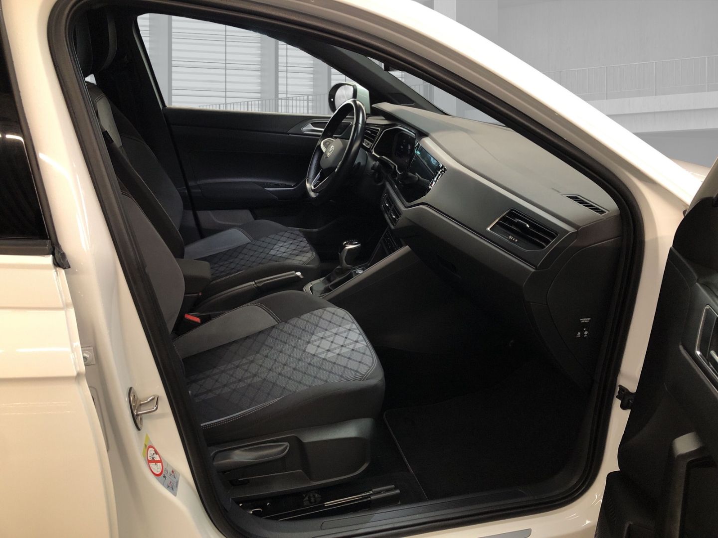 Volkswagen Taigo R-Line 1.5 TSI DSG Sportpaket El. Panodach foto 5