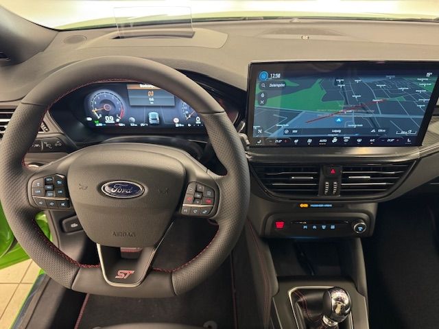 Fahrzeugabbildung Ford Focus ST X HUD Navi Digitales Cockpit Soundsyste