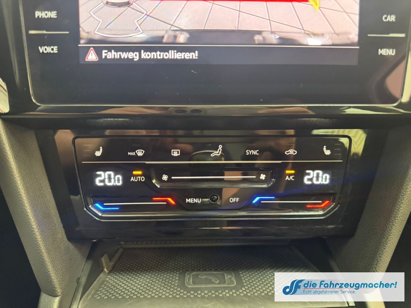 Fahrzeugabbildung Volkswagen Passat Variant Elegance 1.5 TSI BMT Start-Stopp