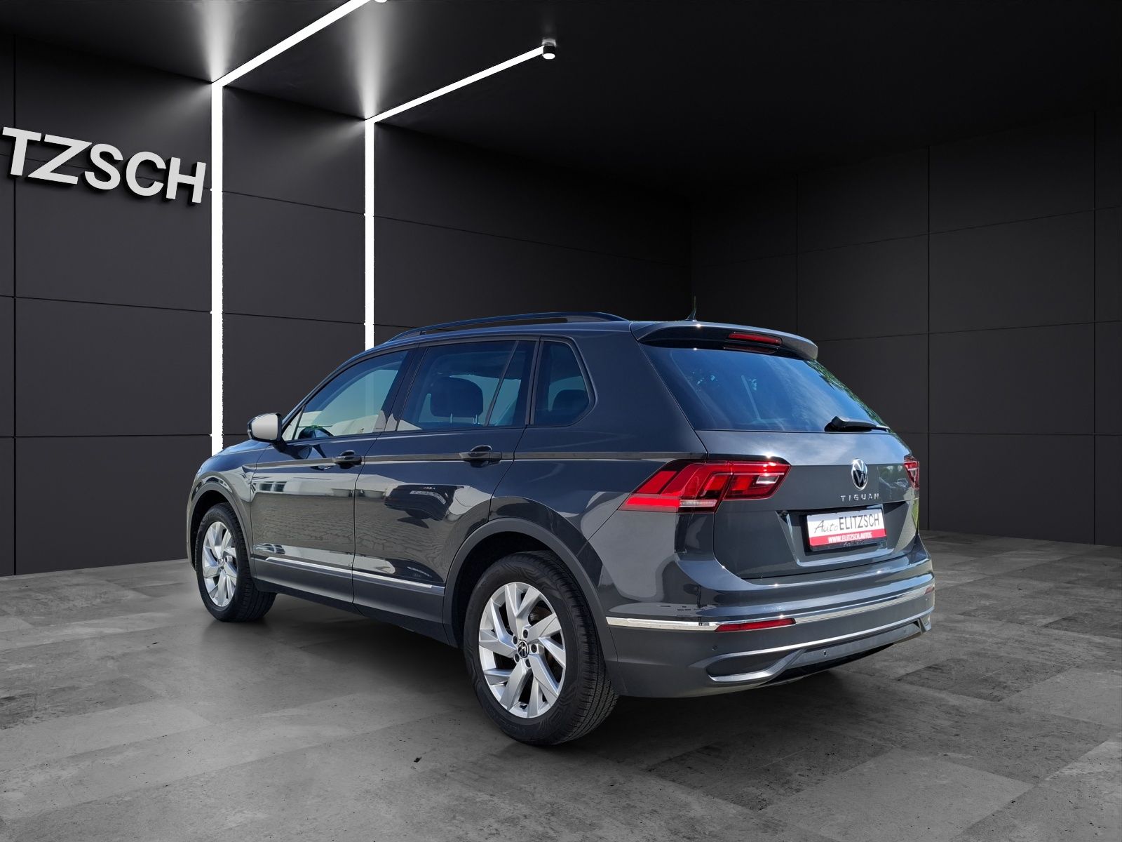 Fahrzeugabbildung Volkswagen Tiguan TSI Life LED CarPlay ACC PDC SH 18"