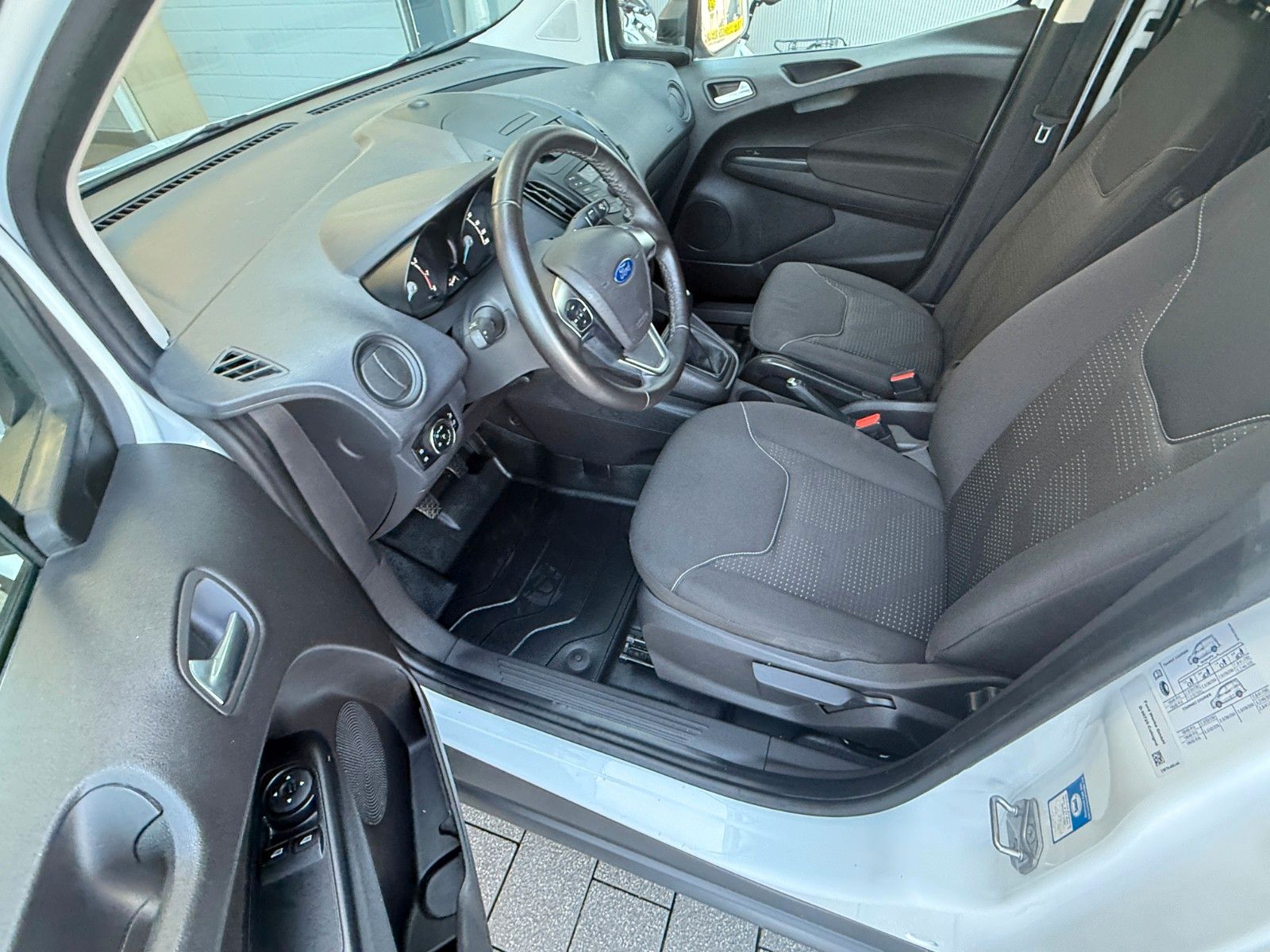 Fahrzeugabbildung Ford Transit Courier Trend