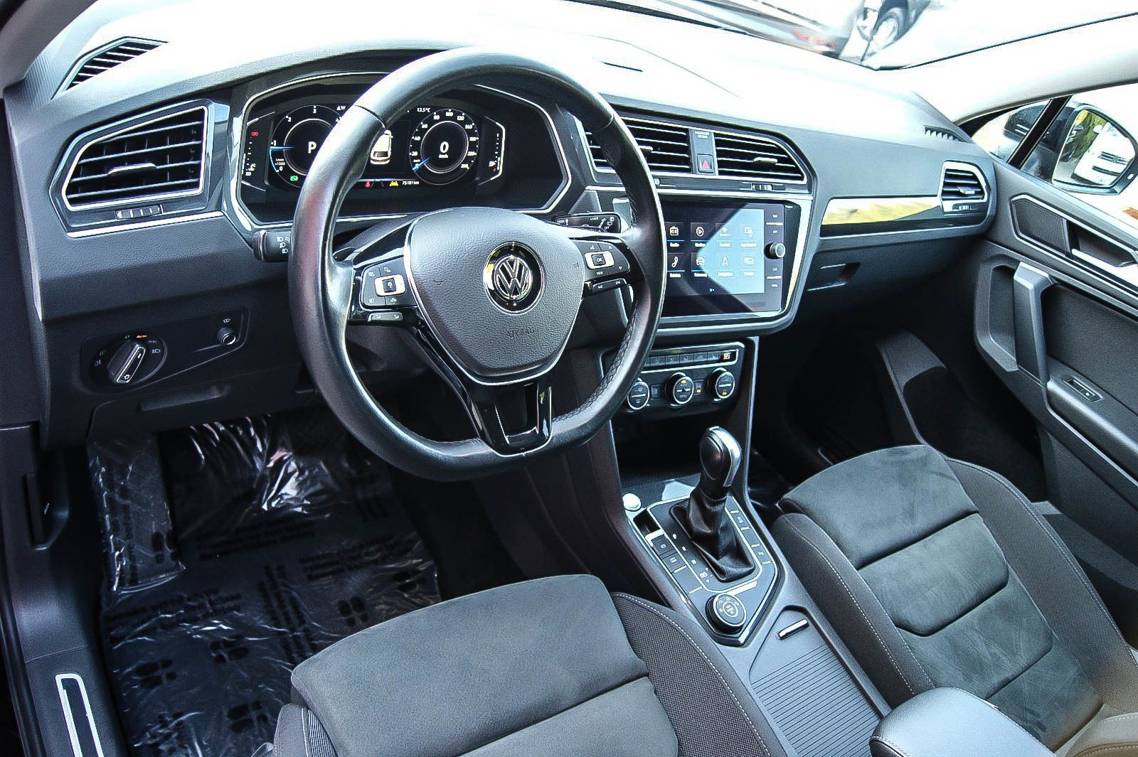 Fahrzeugabbildung Volkswagen Tiguan 2.0TDI 4Motion DSG R-LINE Black Style 19'