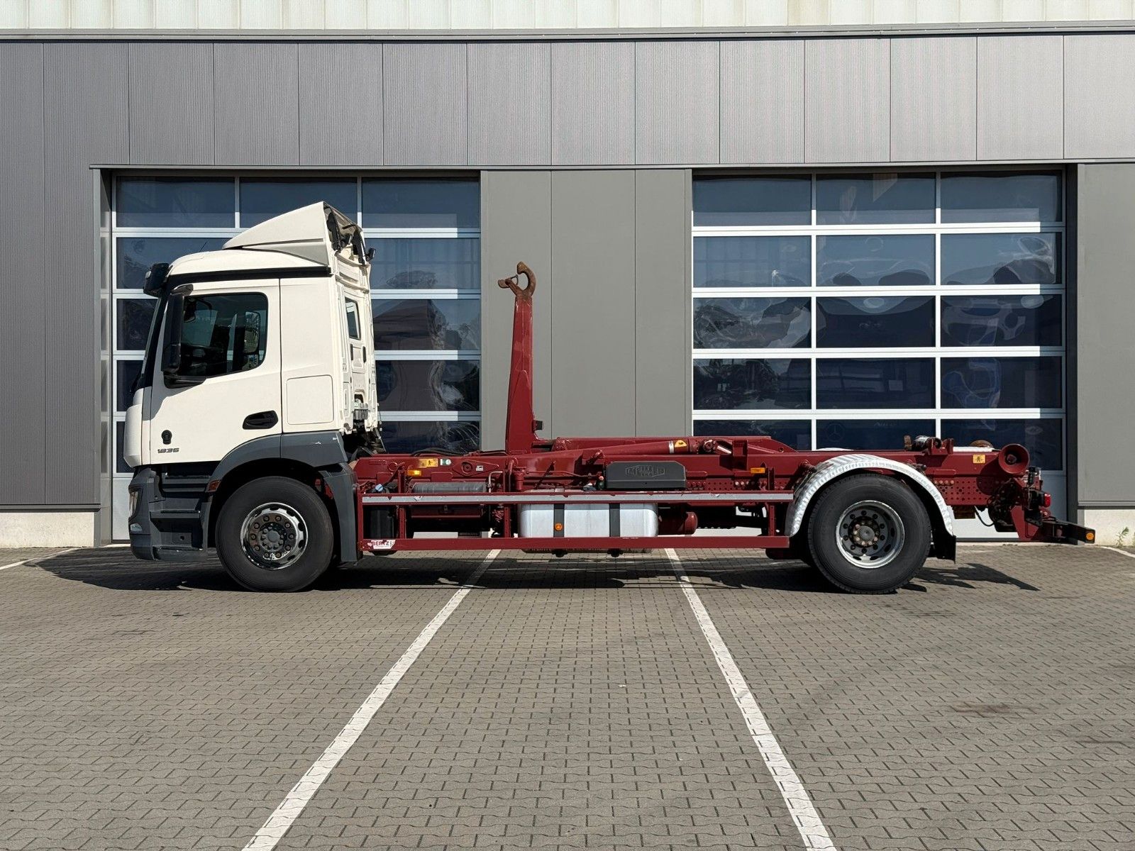 Fahrzeugabbildung Mercedes-Benz Actros 5 1835 4x2  MEILLER RK 14-65 Abrollkipper