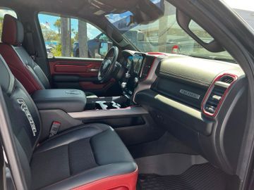 Dodge RAM Rebel 1500 4x4 Crew Cab unfallfrei