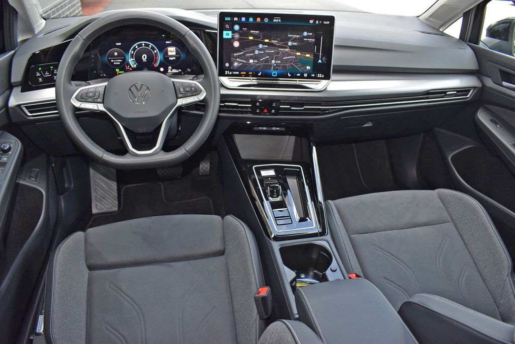 Volkswagen Golf VIII Variant 1.5 eTSI DSG Style Matrix AHK foto 2