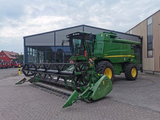 John Deere T560